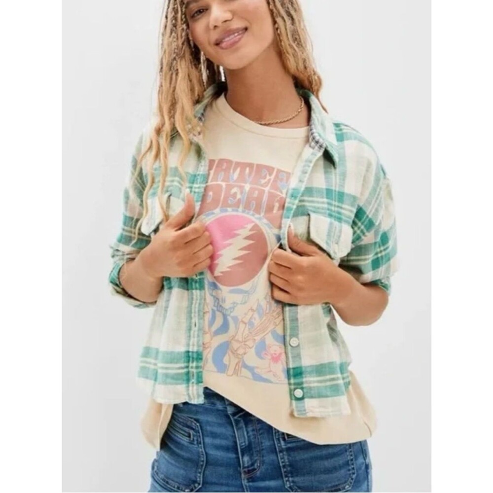American Eagle Outfitters Green Plaid Cropped Cotton Button Up Long Sleeve Top